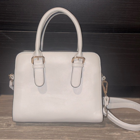 PERiWiNKLE SATCHEL W/ STRAP iNCLUDED - Picture 1 of 7